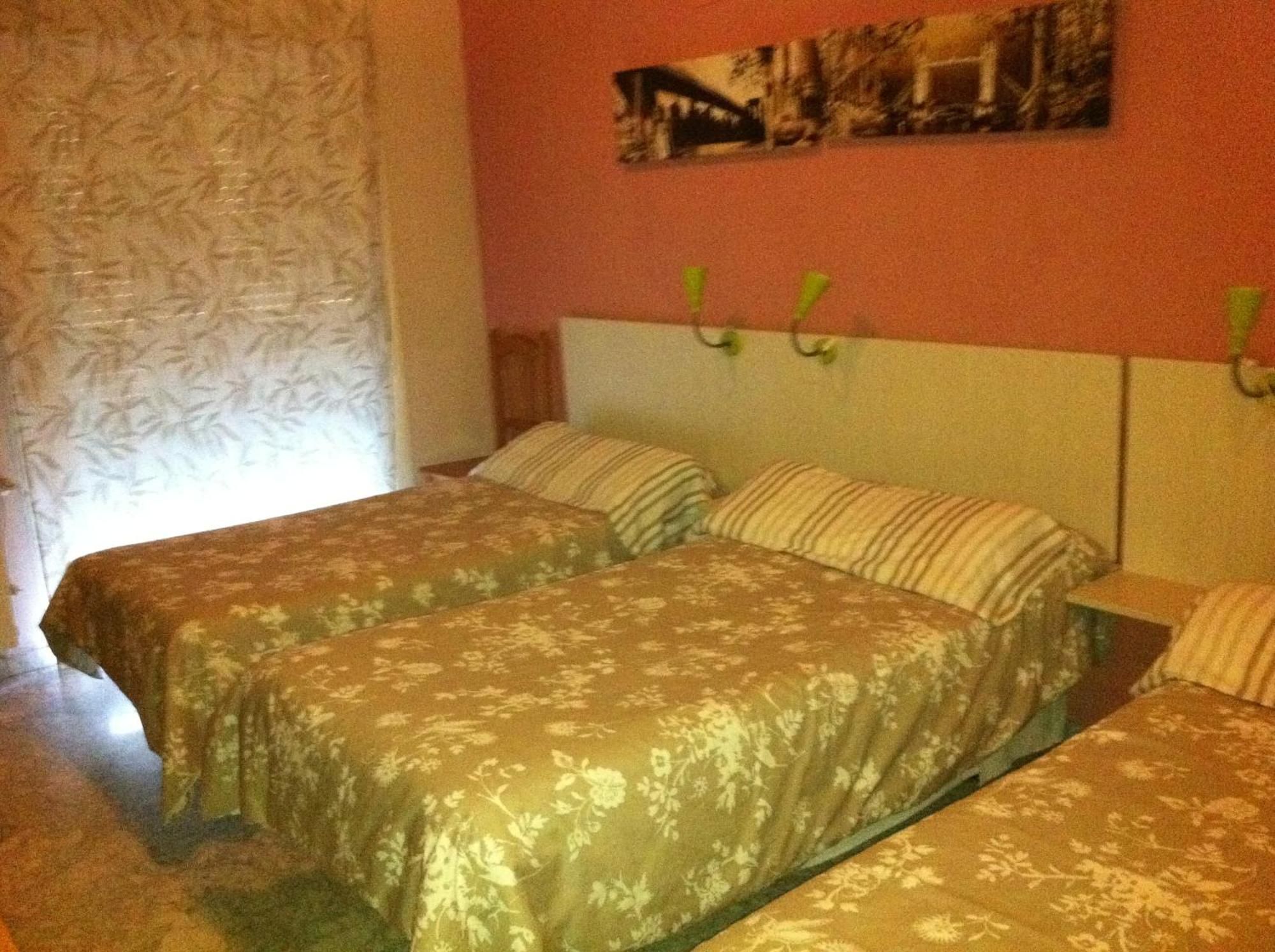 Hostal Neptuno Касерес Экстерьер фото