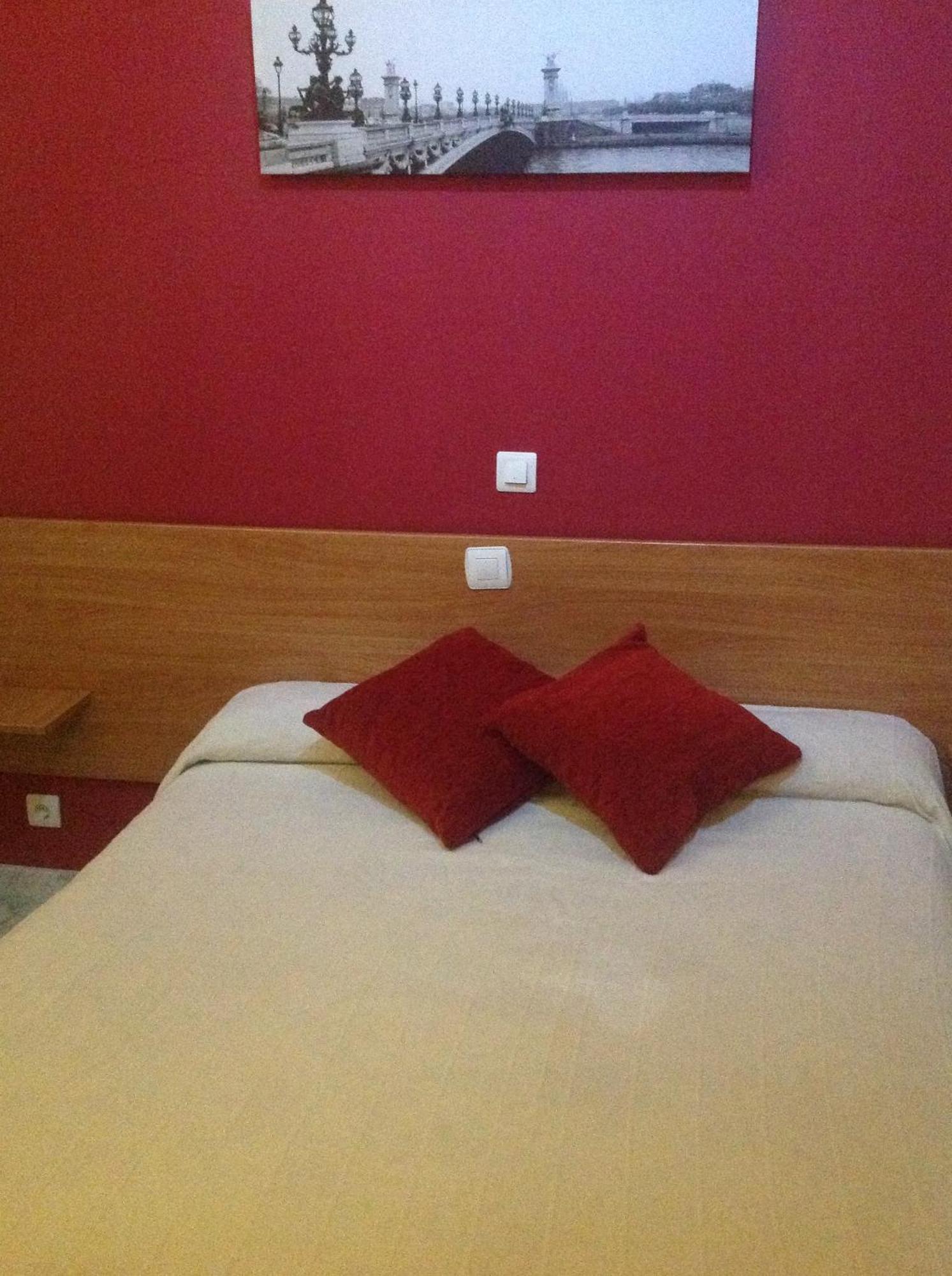Hostal Neptuno Касерес Экстерьер фото