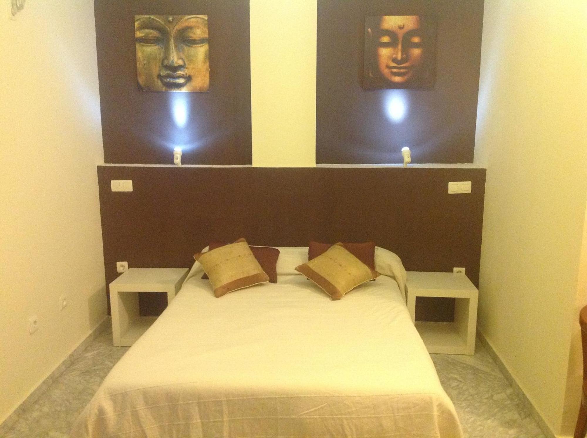 Hostal Neptuno Касерес Экстерьер фото