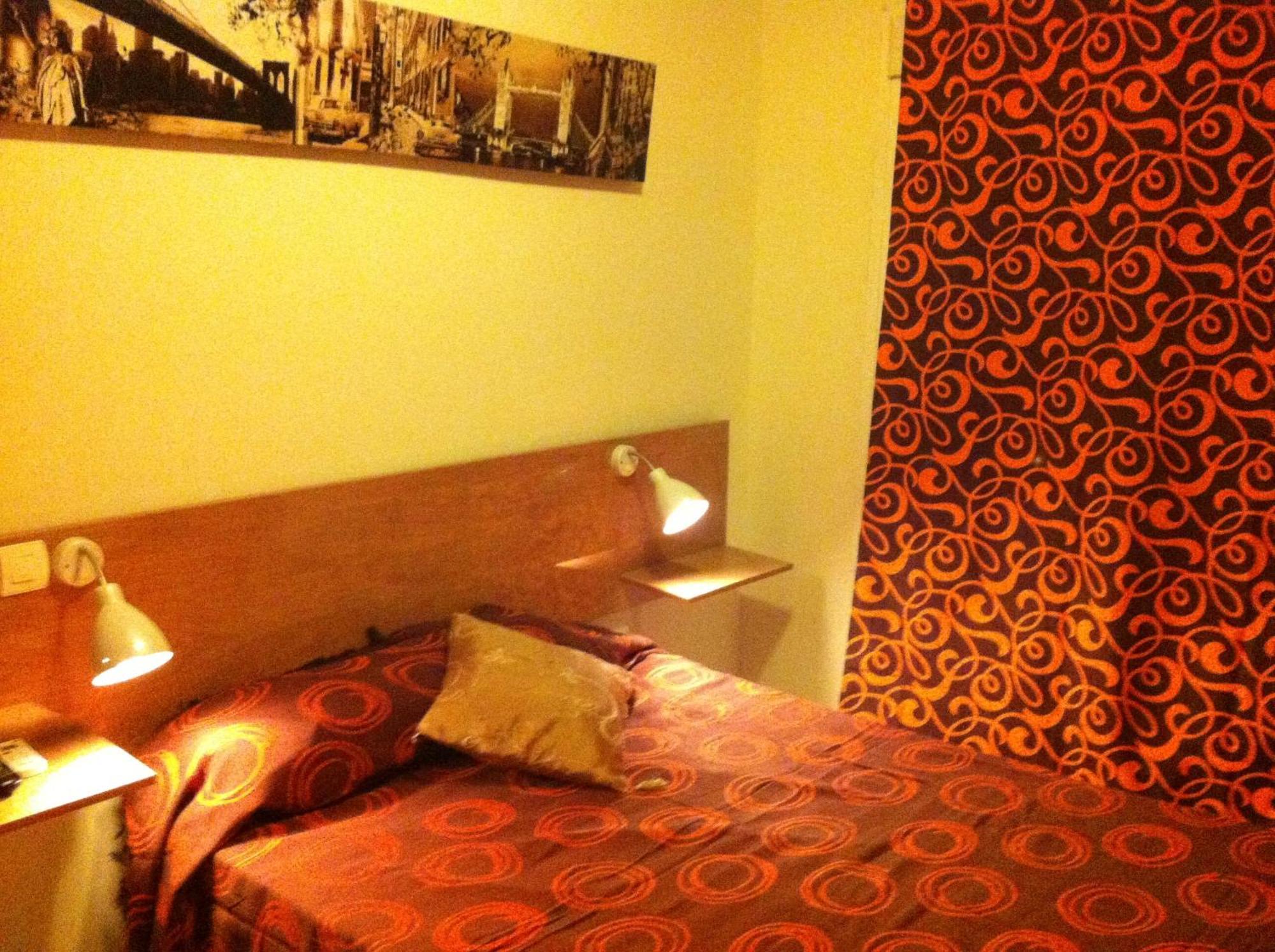 Hostal Neptuno Касерес Экстерьер фото