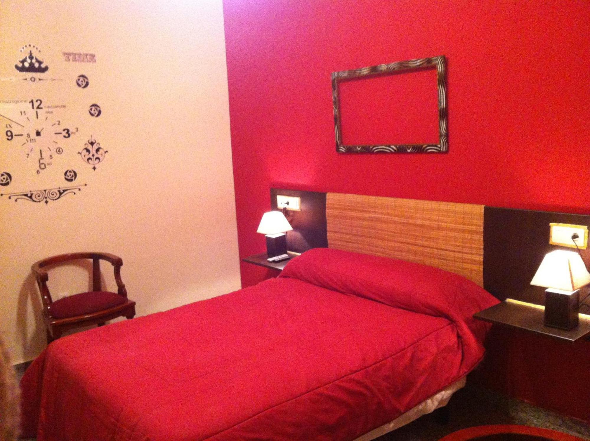 Hostal Neptuno Касерес Экстерьер фото