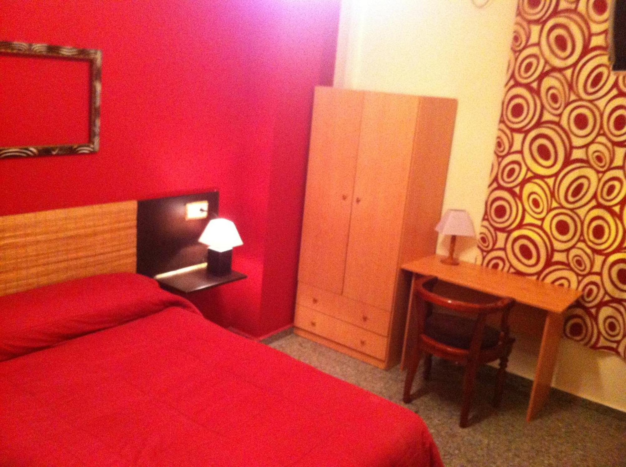 Hostal Neptuno Касерес Экстерьер фото