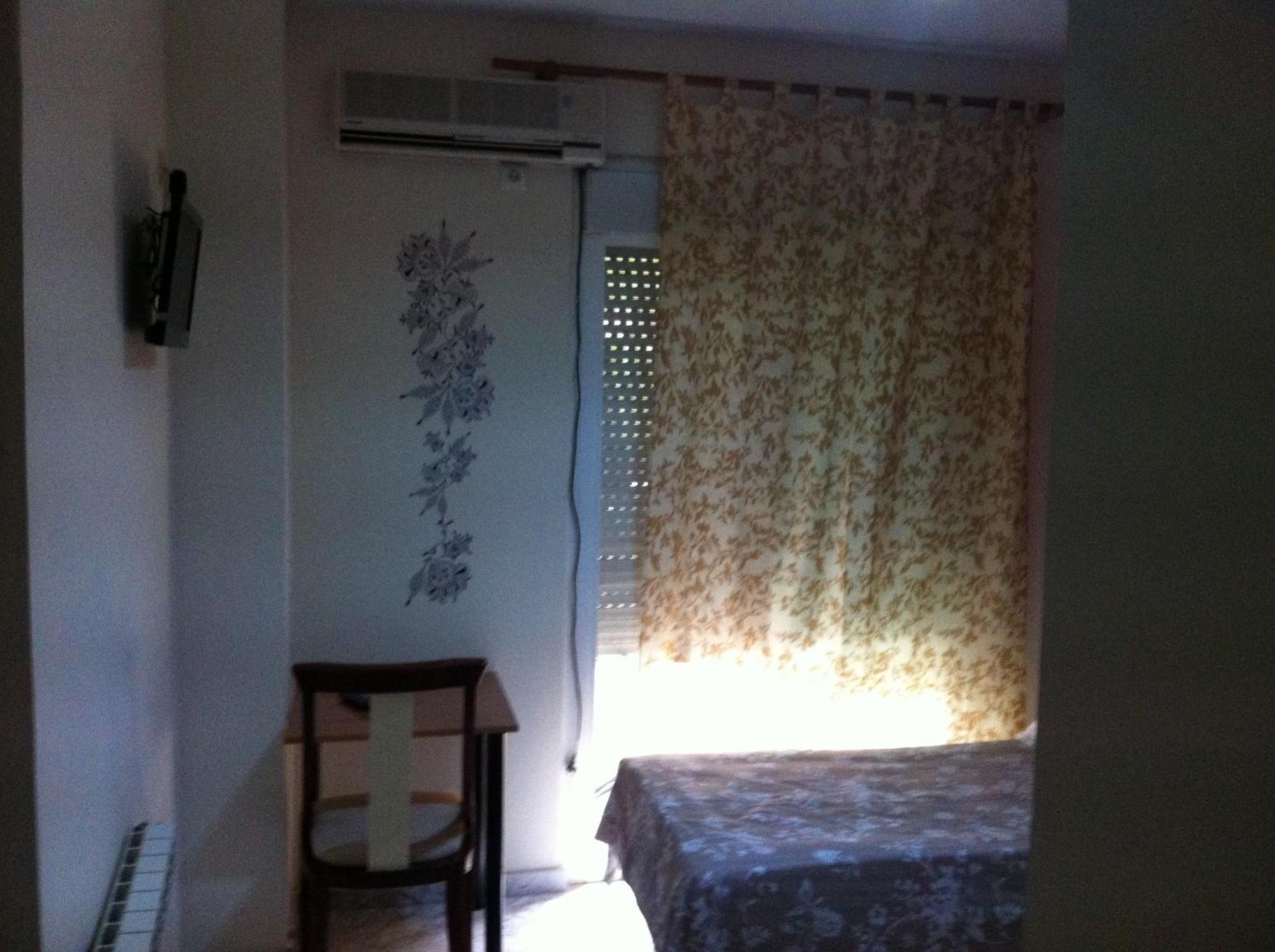 Hostal Neptuno Касерес Экстерьер фото