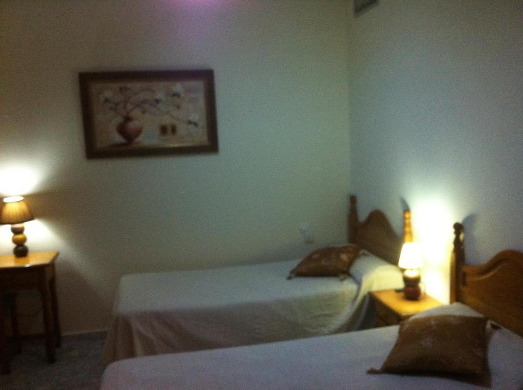 Hostal Neptuno Касерес Номер фото