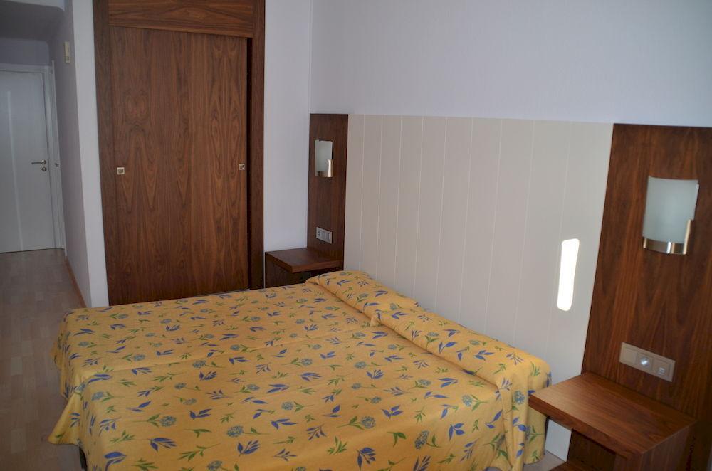 Hostal Neptuno Касерес Экстерьер фото