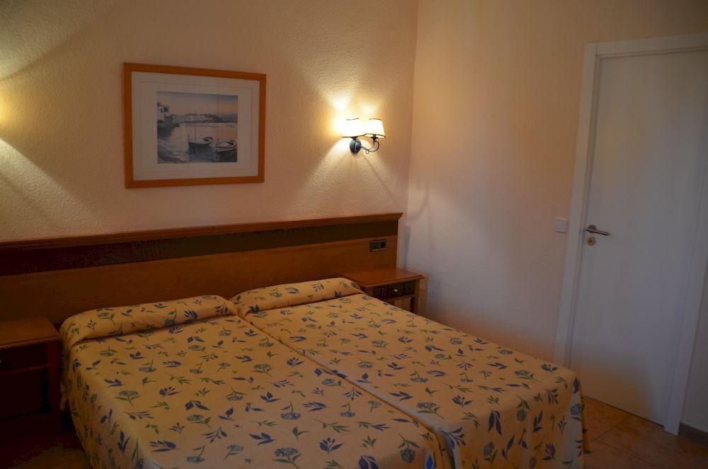Hostal Neptuno Касерес Экстерьер фото