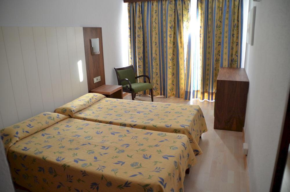 Hostal Neptuno Касерес Экстерьер фото