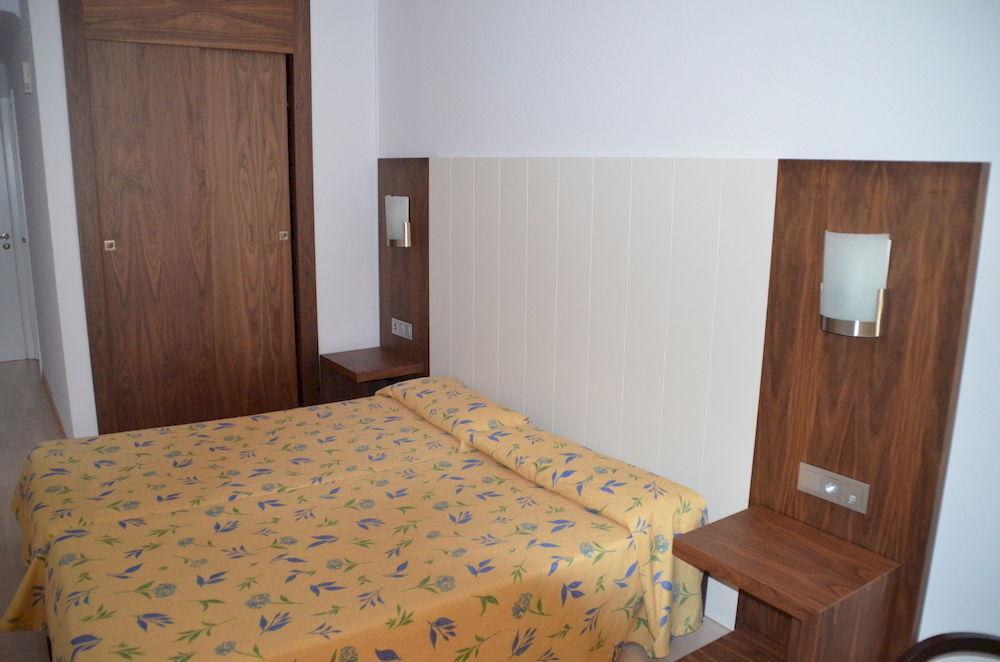 Hostal Neptuno Касерес Экстерьер фото