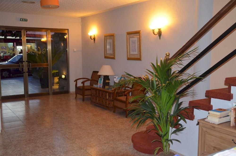 Hostal Neptuno Касерес Экстерьер фото