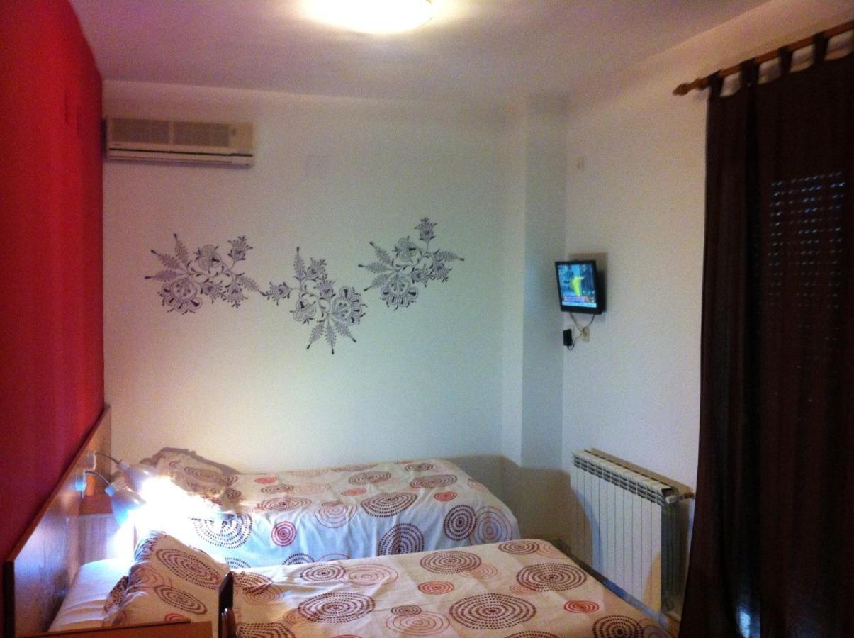 Hostal Neptuno Касерес Экстерьер фото