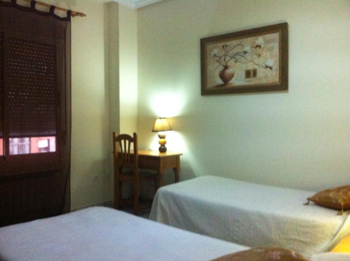Hostal Neptuno Касерес Номер фото